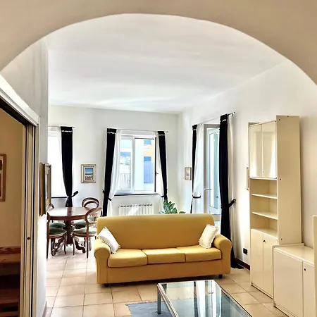 Lovingenoa Prione Apartman *