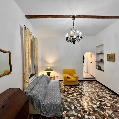 Lovingenoa Prione Apartment *
