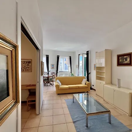 Lovingenoa Prione Apartment