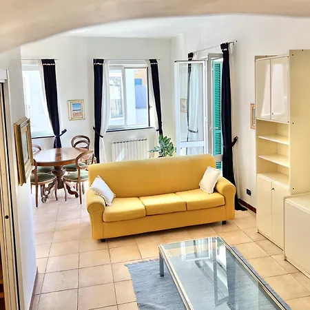 Lovingenoa Prione Apartment *